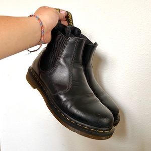 doc martens chelsea boots